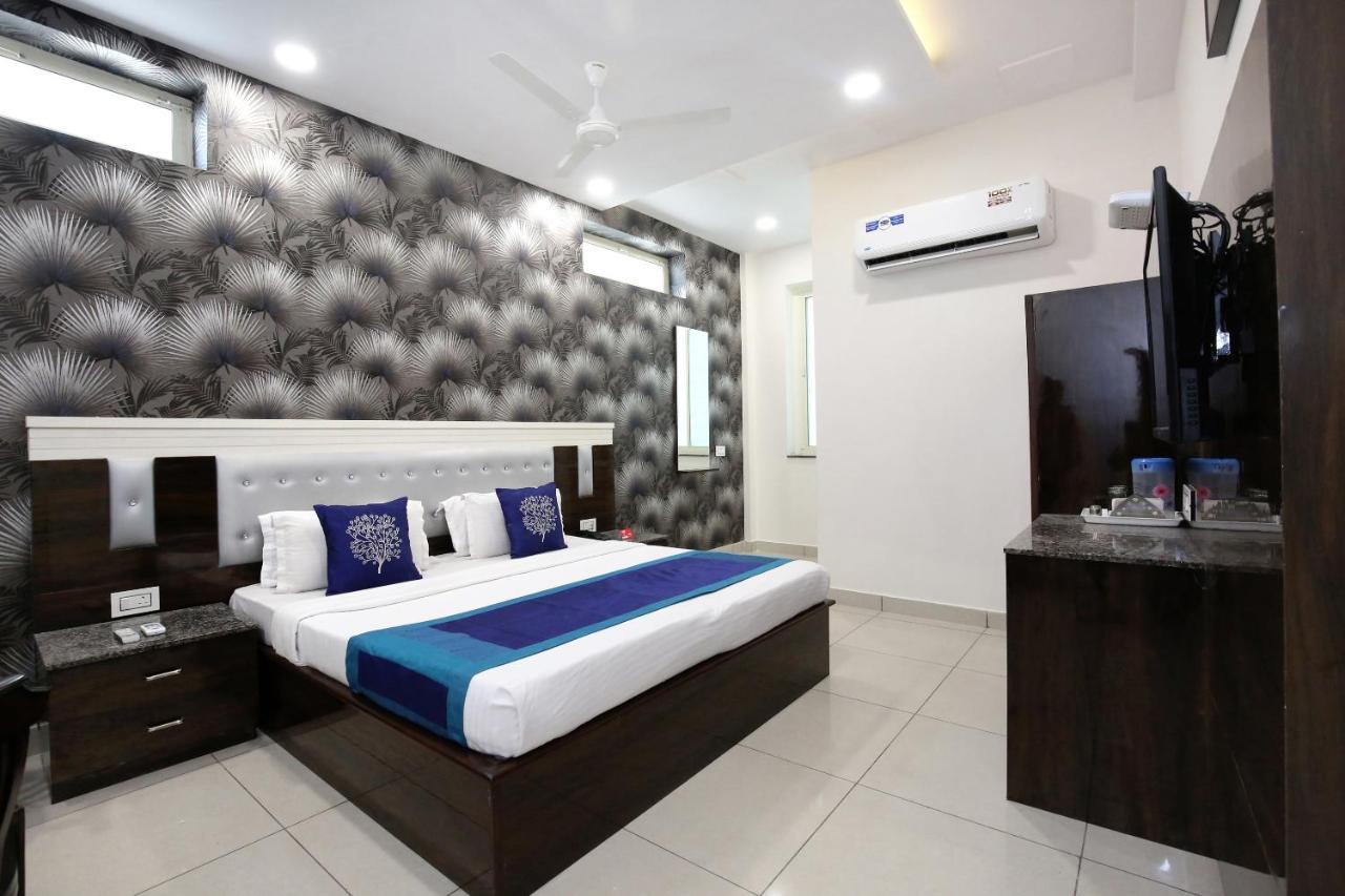 โอโย 9674 โฮเต็ล Obr Hotel ลูดิฮานา ภายนอก รูปภาพ